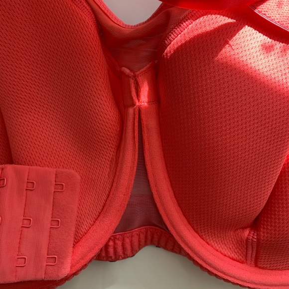 Pour Moi Energy Lightly Padded Convertible Underwire Sports Bra - Picture 3 of 9